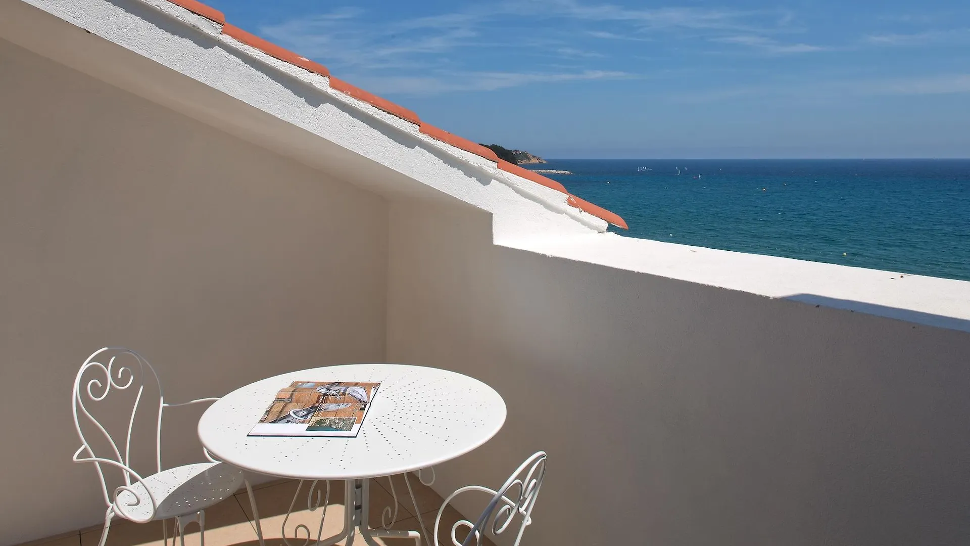 Grand Hotel Des Sablettes Plage, Curio Collection By Hilton La Seyne-sur-Mer 4*,  França