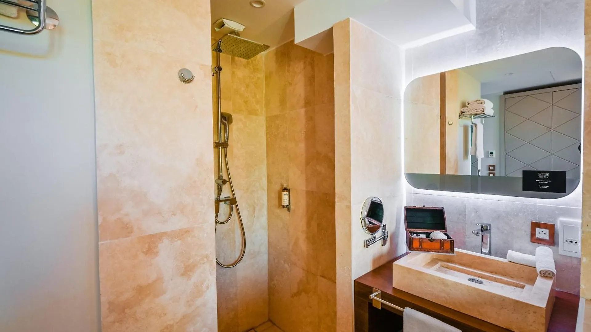 ****  Grand Hotel Des Sablettes Plage, Curio Collection By Hilton La Seyne-sur-Mer France