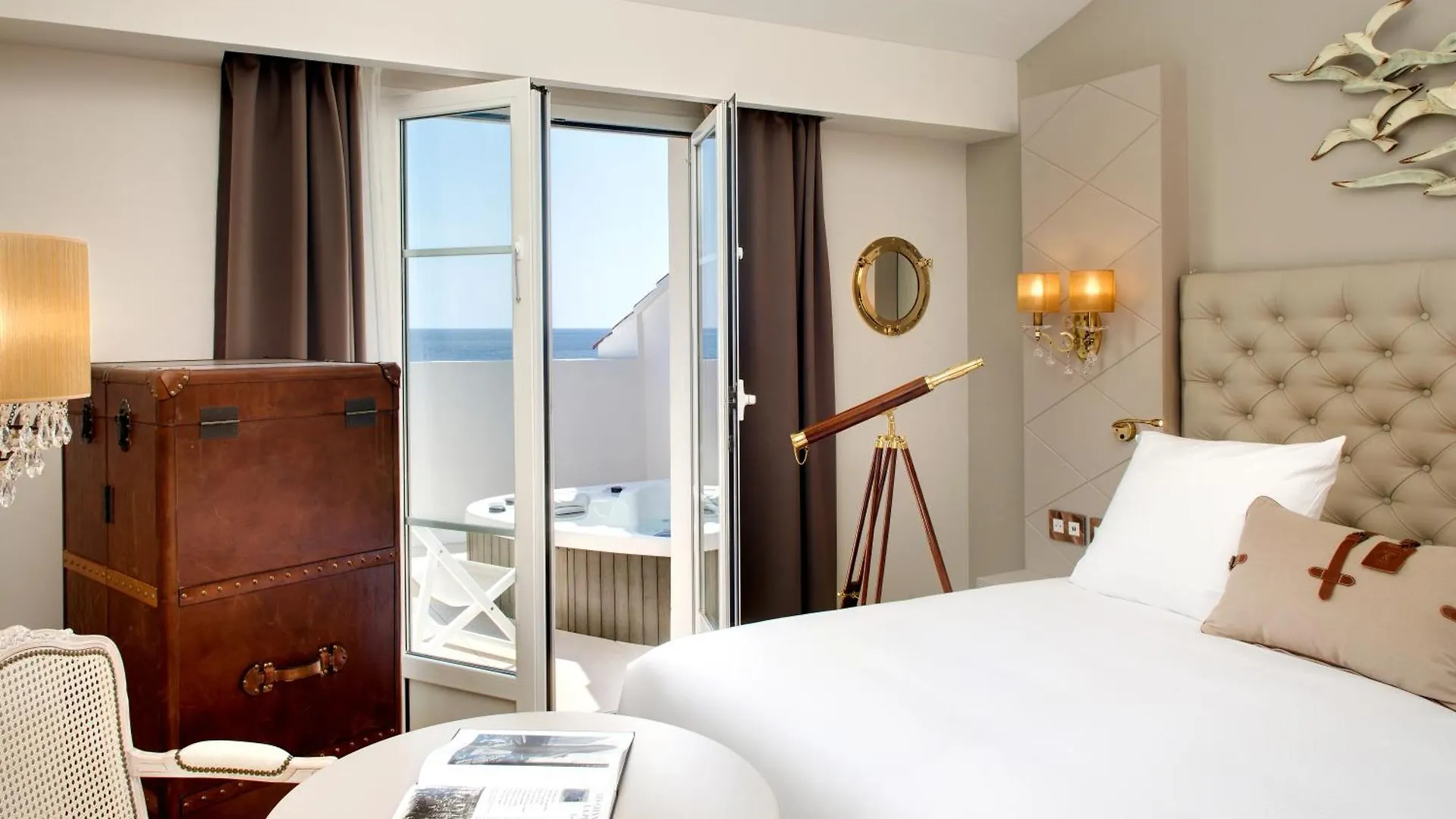 Grand Hotel Des Sablettes Plage, Curio Collection By Hilton La Seyne-sur-Mer 4*,  Francia