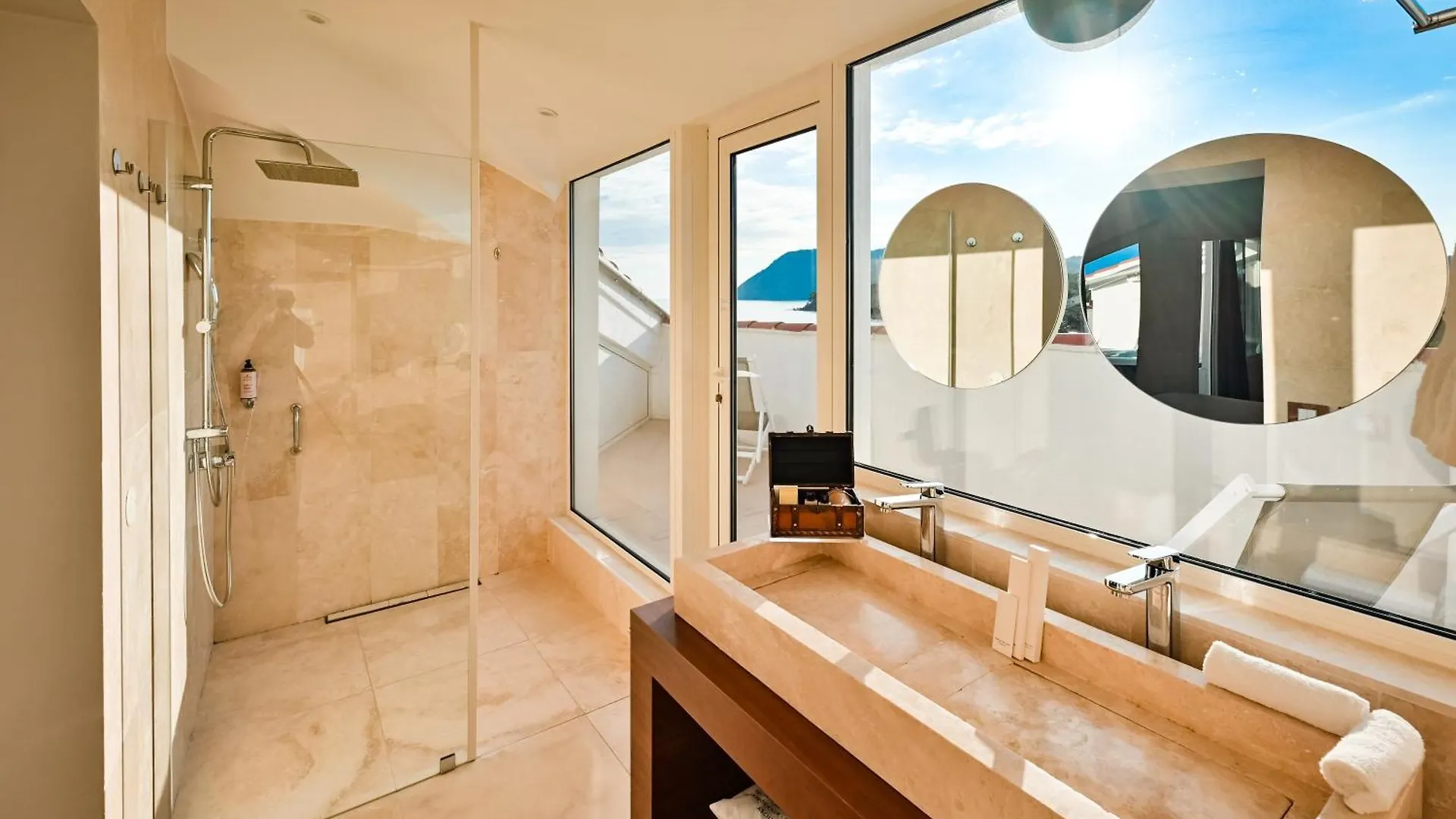 Grand Hotel Des Sablettes Plage, Curio Collection By Hilton La Seyne-sur-Mer Francia