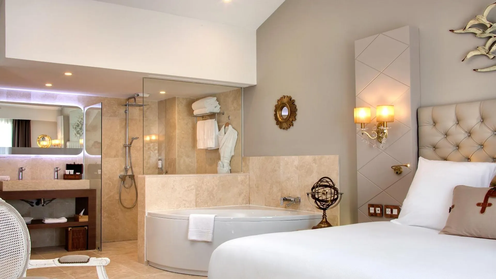 Grand Hotel Des Sablettes Plage, Curio Collection By Hilton La Seyne-sur-Mer Γαλλία